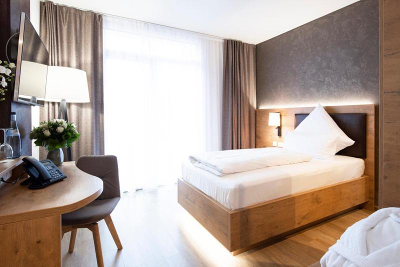 Peters Hotel & Spa Хомбург Екстериор снимка